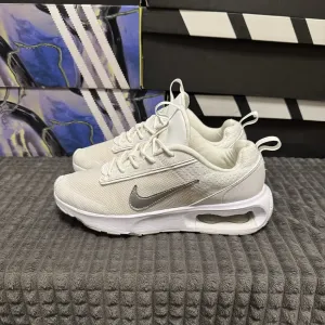 Кросівки жіночі Nike Air Max Intrlk 37,5(24,5см) оригінал
