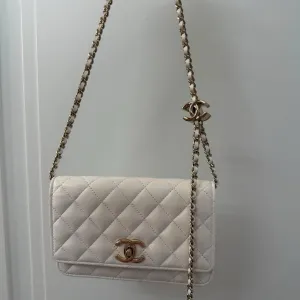 Біла сумочка Chanel