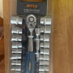 Продам новий набір торцевих головок NITEO 1/2” у заводській упаковці.