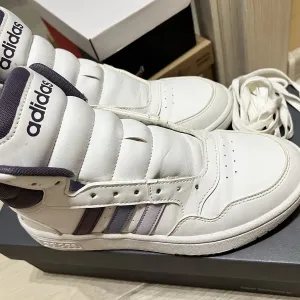 Черевики (кросівки) жіночі Adidas демісезонні