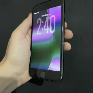 Apple iPhone SE 2 2020 3/64 [82%]