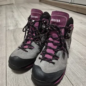 Жіночі трекінгові черевики Sherpa HydroGuard