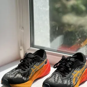 Кросівки Asics novablast 3 оригінал