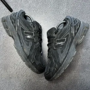 Кросівки New Balance 1906D “Black” Protection Pack