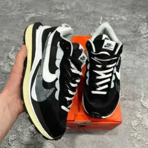 Кросівки чорно білого кольору Nike Sacai Найк Сакаї Вапорвафлі 3.0