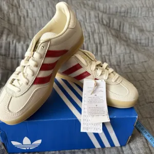 Жіночі кросівки  gazelle 36 adidas кросовки