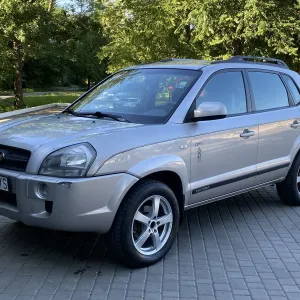 Продам Hyundai Tucson 4х4  2.0 турбо дизель в идеальном состоянии