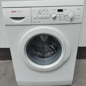 Пральна машина BOSCH МАХХ  4 kg  з Європи.вузька 40 см. Класний стан