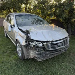 автомобіль кіа маджентіс