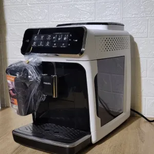 Кавомашина ,кавоварка , кофеварка Philips EP 3200 Series LatteGo
