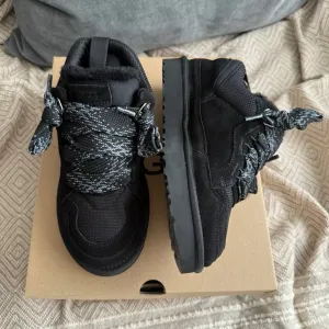 UGG Lowmel Black трендові уггі угги угг ловмел чорні на овчині теплі зимові