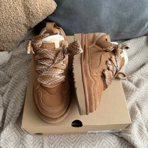 UGG Lowmel Chestnut жіночі угг уггі угги ловмел коричневі на овчині теплі зимові