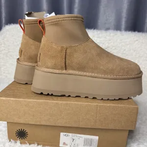 Угі жіночі,ugg dipper,сірі,в наявності 38 р.Ботинки,чоботи,уги