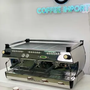 Професійна кавомашина La Marzocco GB5 AV 3 пости після ТО з гарантією.