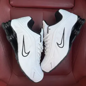(БЕЗ ПЕРЕДОПЛАТИ) Nike Shox R4 White Black найк шокс р4 біло-чорні кросівки з пружинною амортизацією