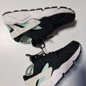 Кросовки жіночі для тренувань nike huarachue 40.5 розмір