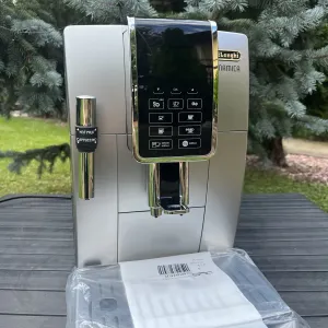 Автоматична кавомашина Delonghi Dinamica гарантія 6 місяців. Пробіг усього 50 чашок