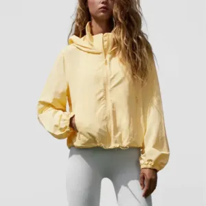 Продам стильну вітровку Zara