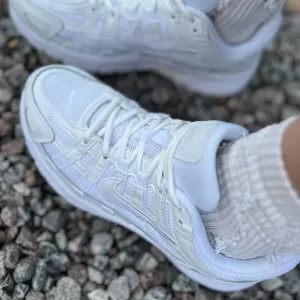 Кросівки жіночі Nike P6000