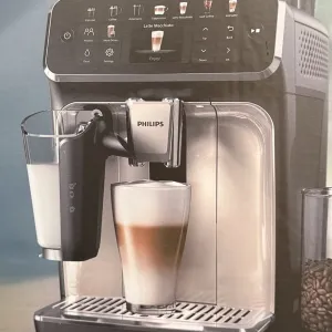 Нова Philips 5500 сучасна кавомашина Saeco