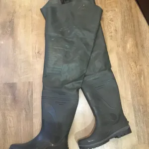 Рыбацкие забродные сапоги