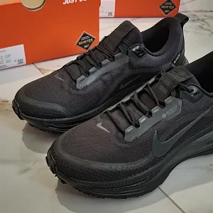 Оригінал 100% кросівки nike vomero 18 gore-tex  euro 42 / 42.5