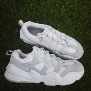 Кросівки Nike Tech Hera оригінал найк 42.5 розмір