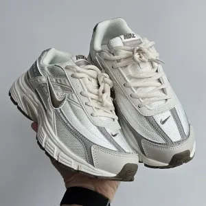 Nike Initiator Beige Brown трендові жіночі кросівки найк інітіатор