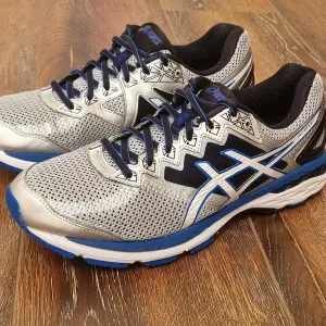 Оригінал 100% чоловічі кросівки asics gt 2000 euro 44.5
