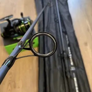 Продам короповий набір.Вудлище Daiwa balck widow 17 ,3.6м 3.0lb 3сек. Котушка Flagman Endura carp 7000fs