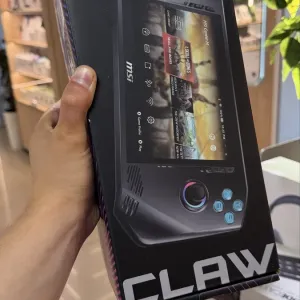 Нова Портативна ігрова приставка MSI Claw A1M 512 GB