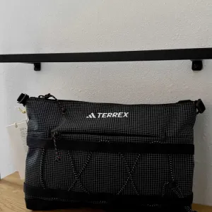 сумка через плечо мужская adidas Terrex Multi Organiser [Оригінал] Більше 50 моделей сумок в наявності дивіться інші оголошення у Тернополі магазин