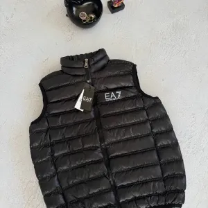 Жилетка Emporio Armani EA7 чорна жилетка безрукавка армані чорна