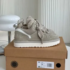 Ugg Lowmel Grey White жіночі уггі ловмел сірі на овчині теплі зимові черевики угг