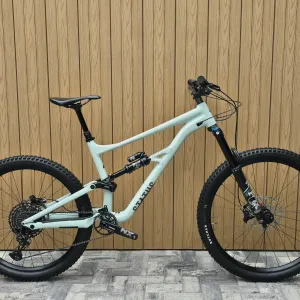 Двухпідвіс Enduro  Specialized Status 160