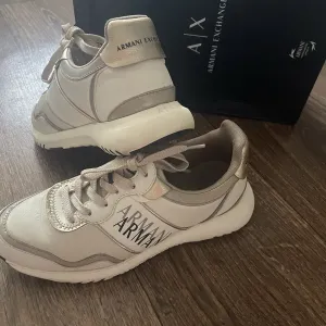 Продам кроссовки Armani! Оригинал! Недорого! Коробка!Полный комплект!