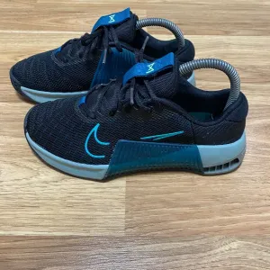 Оригінальні кросівки Nike Metcon 9 — Чорні з бірюзовим Size 39 25см