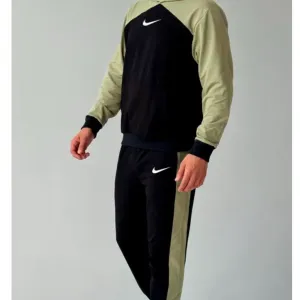 Чоловічий спортивний костюм Nike зі  вставками різні кольори 46-54 р.