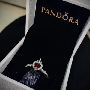 Каблучка Pandora Зла королева / Посріблена каблучка Пандора Дисней Злая королева з камінням / Каблучка Pandora «Disney Evil Queen» (посріблення)