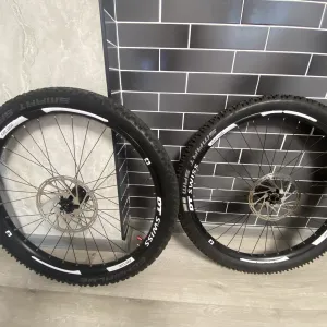 Вілсет DT swiss 27.5 на осях , вісь 142/12 , 110/15 boost