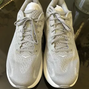 HOKA чоловячі бігові кросівки 45-46розмір
