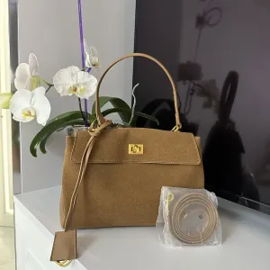 Продам дві сумочки в гірчичному та коричневому кольорі