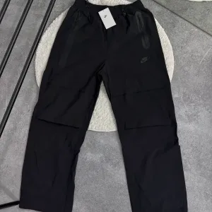 Штани Nike tech Woven / Найк теч вувен / нейлонові штани / Nike nylon pants / S,M,L,XL