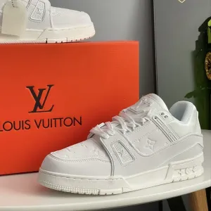 Топова Модель! Кросівки Louis Vuitton Trainer Triple White •Луї Віттон (білі) Шкіра