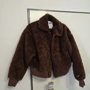 Куртка жіноча NIKE Essential нова original