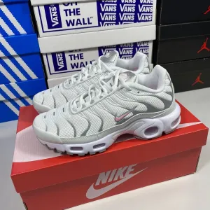 Nike TN Plus White Grey Pink / жіночі кросівки найк / Nike Air Max TN