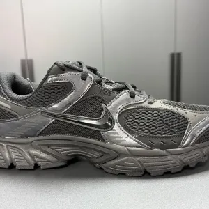 Оригінал 100%. Nike V5 Rnr Anthracite Black HJ5228-001. /28,5см/