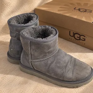 Сірі уггі UGG Australia, розмір 39