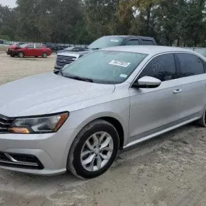 Автомобіль Volkswagen Passat S 2016 року з США