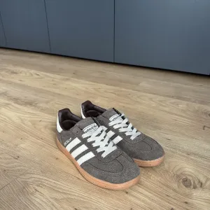 Жіночі кеди шкіряні низькі Adidas Handball Spezial W IF6490